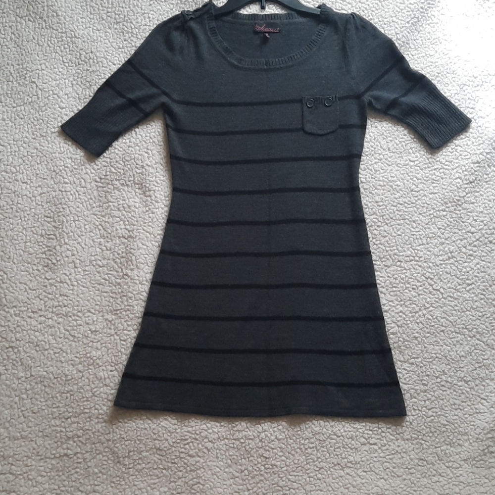 Takeout knee-length light wool sweater top